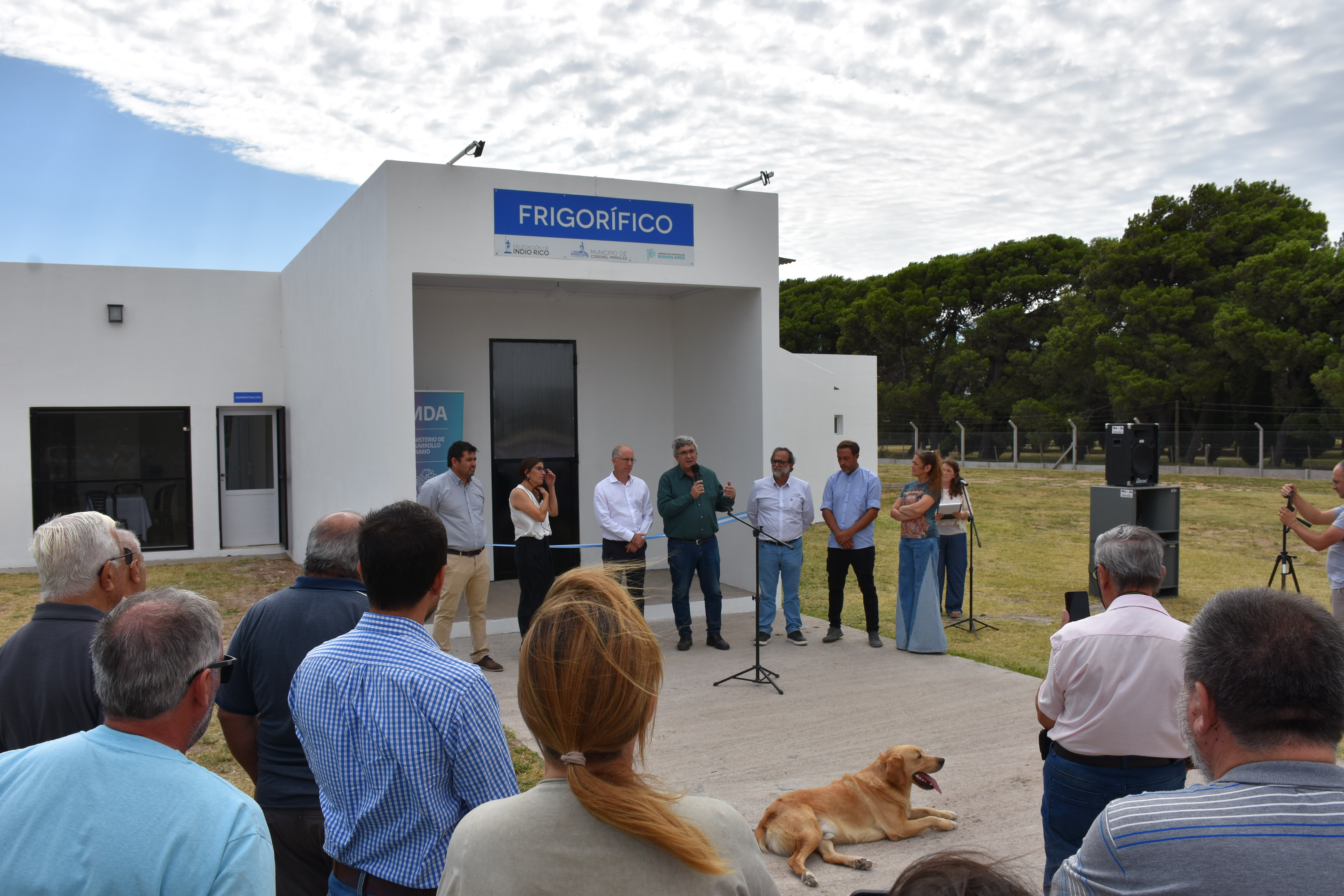 Rodríguez firma junto al titular del BAPRO